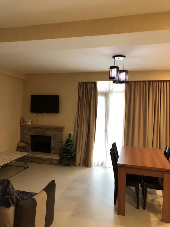 Апартаменты с одной спальней и камином в коттедже