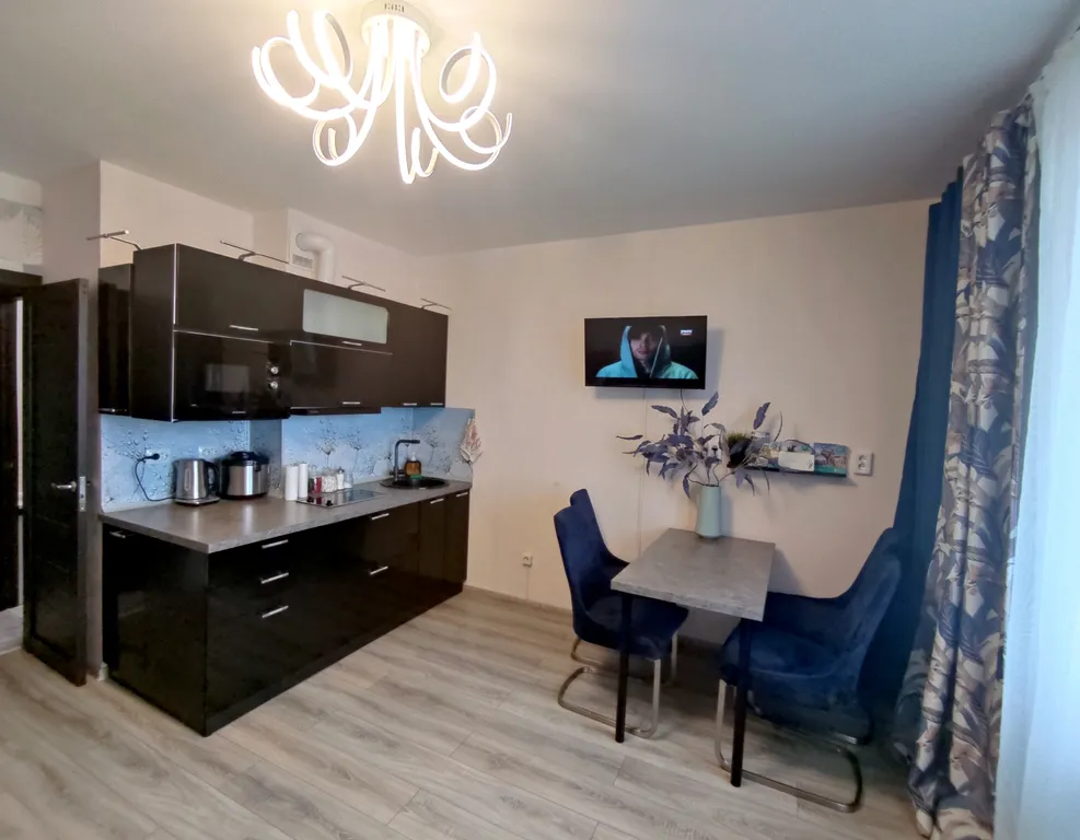 Квартира у метро с кондиционером и джакузи — аренда посуточно в Мурино