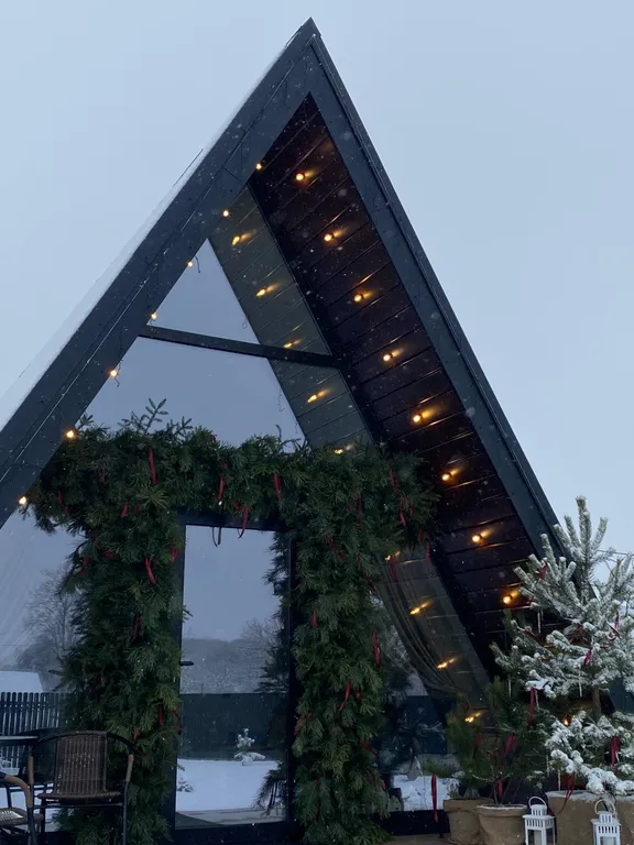 Треугольный домик рядом с Беловежской пущей