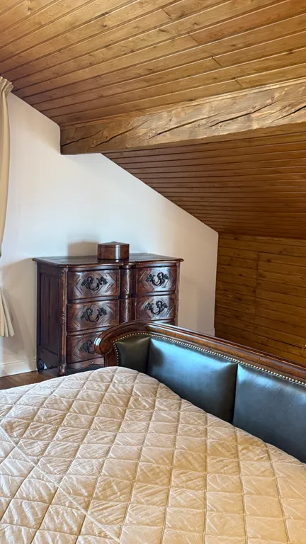 Лофт - мансарда с фронтальным видом на море