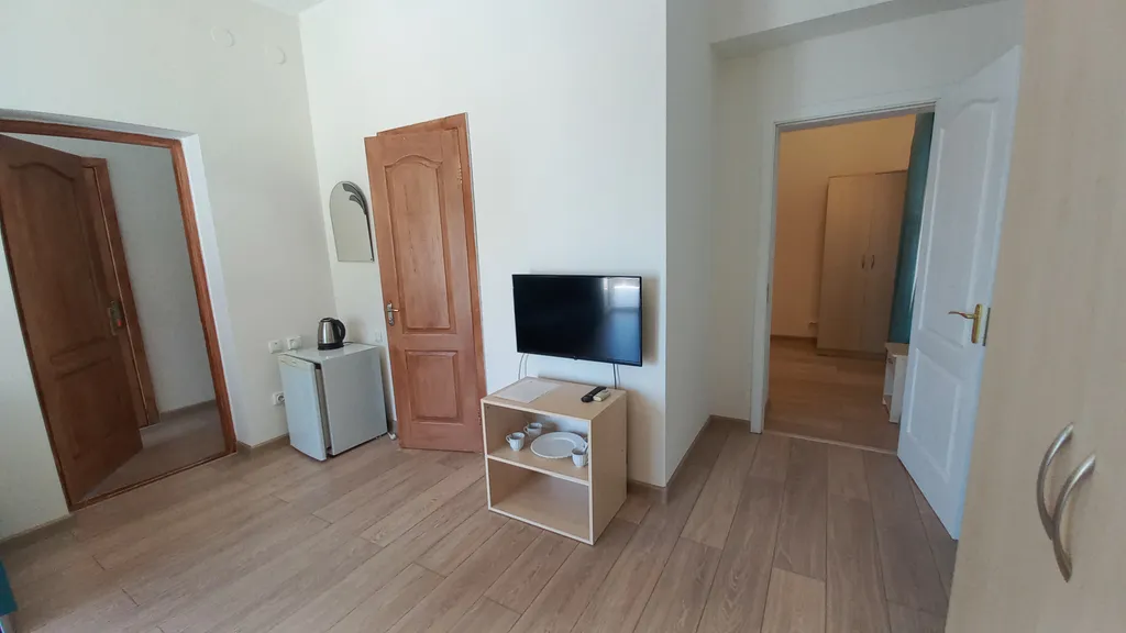 Две смежные комнаты с санузлом для четырёх человек