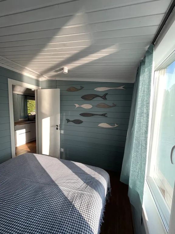 Дом на воде, хаусбот в Карелии