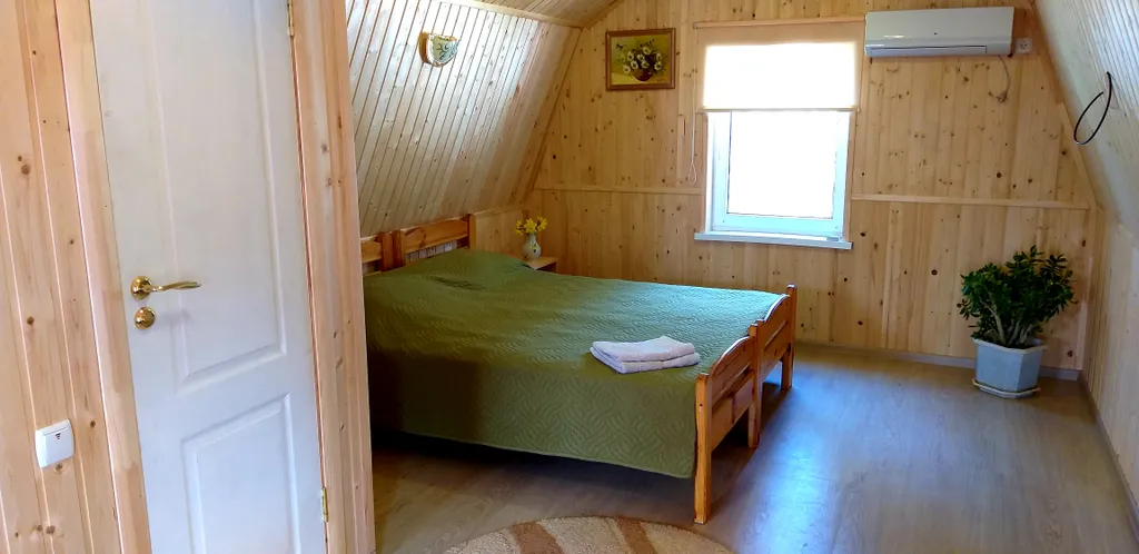 Уютный дачный домик возле моря целиком