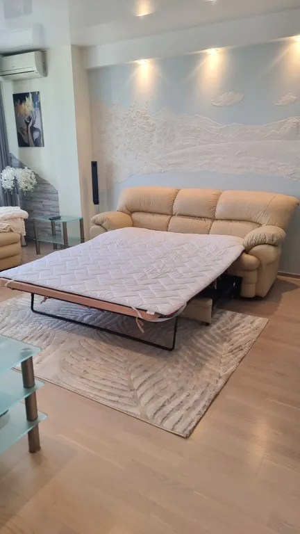 Просторная 2-х комнатная квартира недалеко от площади Победы в тихом центре