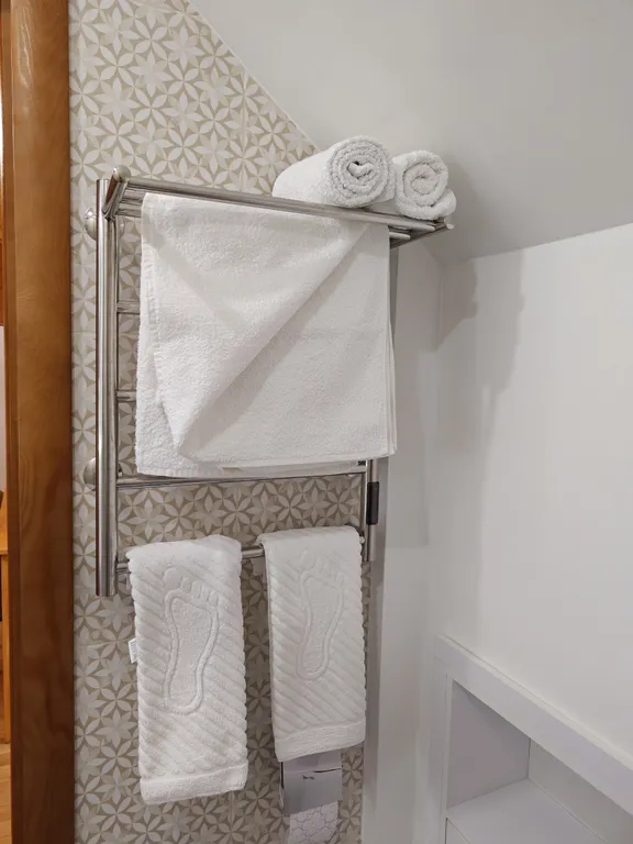 Четырехместный семейный номер с четырьмя кроватями в мансарде