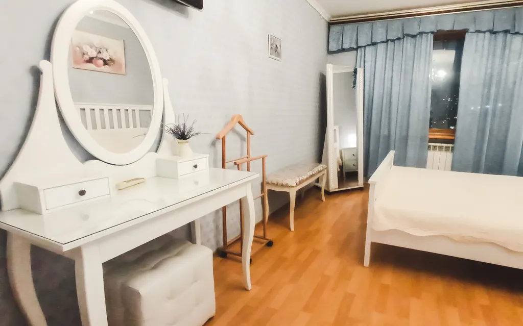 Трёхкомнатная квартира в центре на площади Ленина