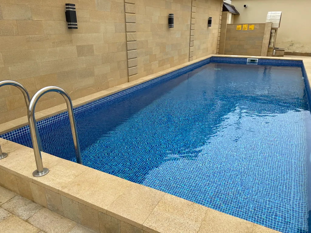 Коттедж с бассейном у Каспия