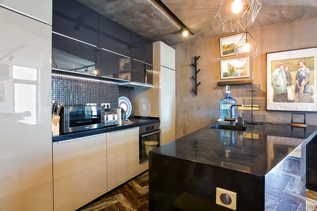 Квартира с двумя балконами и панорамным видом на море и горы