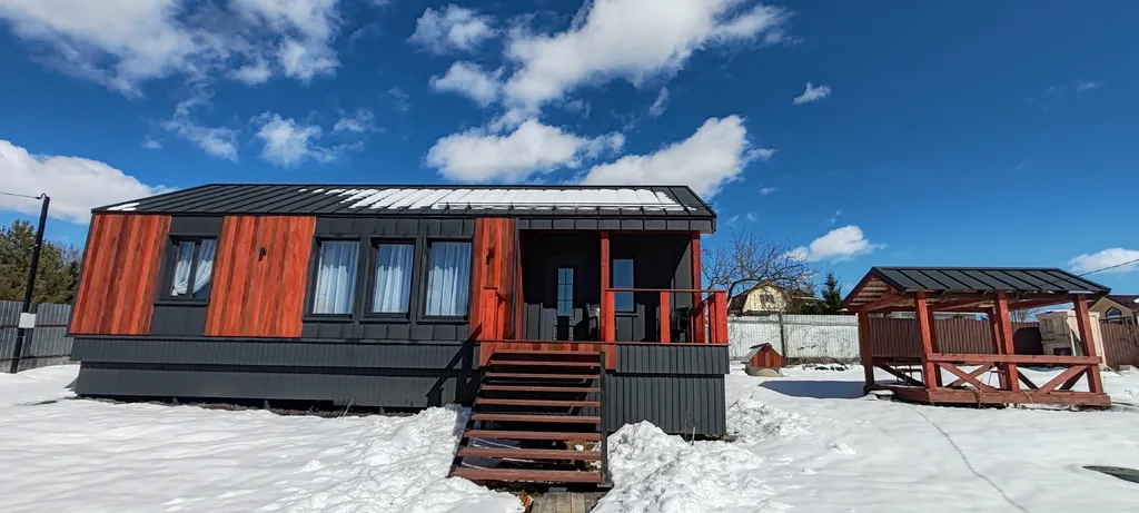 Дом рядом с озером