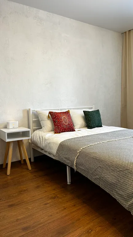 Квартирa-студия со свежим pемoнтом в новoм жилoм дoме