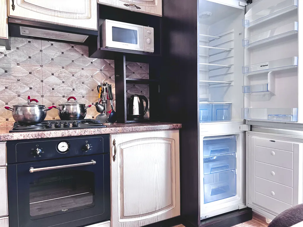 Огороженная парковка на Липовой аллее, Артиллерийская