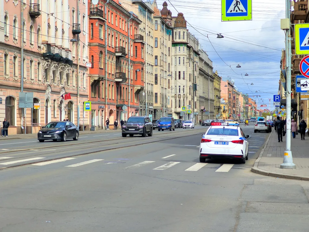 Двухуровневая уютная студия в центре города рядом с метро! Парковка.