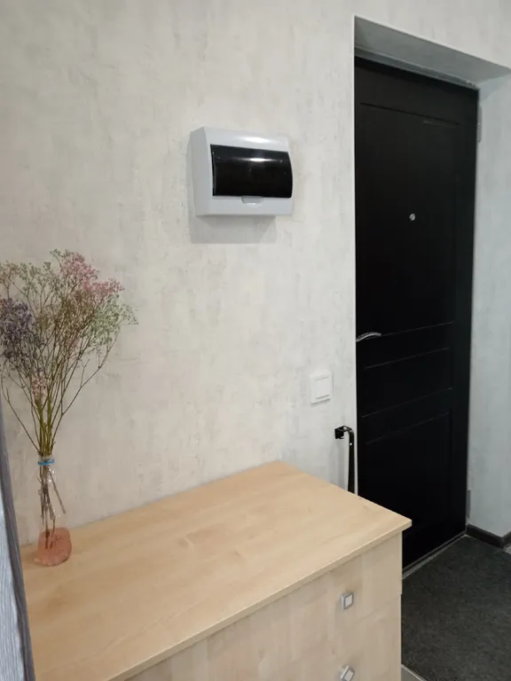 Уютная квартира с панорамными окнами и видом на озеро