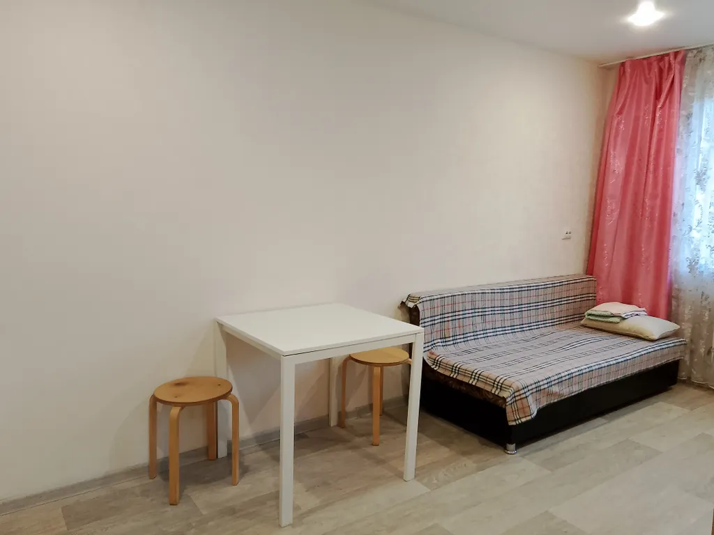 Гостинка-студия в центре у метро Геологическая