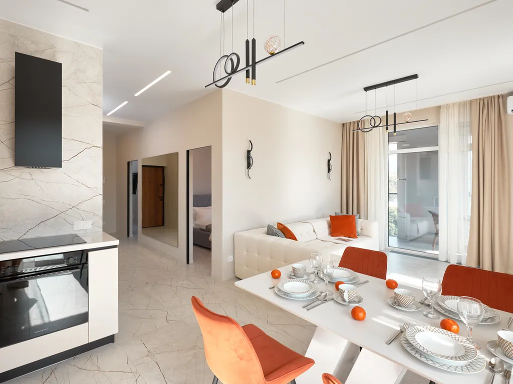 Современная, новая квартира с видом на горы