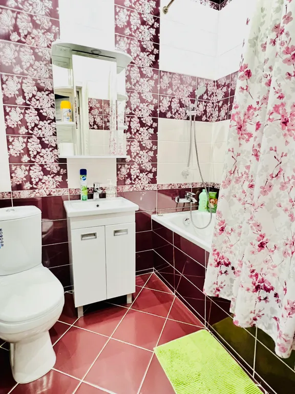 Новая евротрешка в центре города с красивым видом из окон