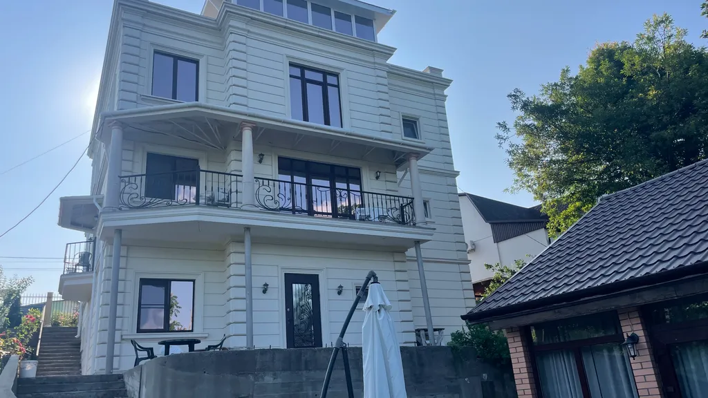 Коттедж Весь 1-й этаж в частном доме в 400 м от моря, с мангалом и бассейном — аренда посуточно в Туапсе