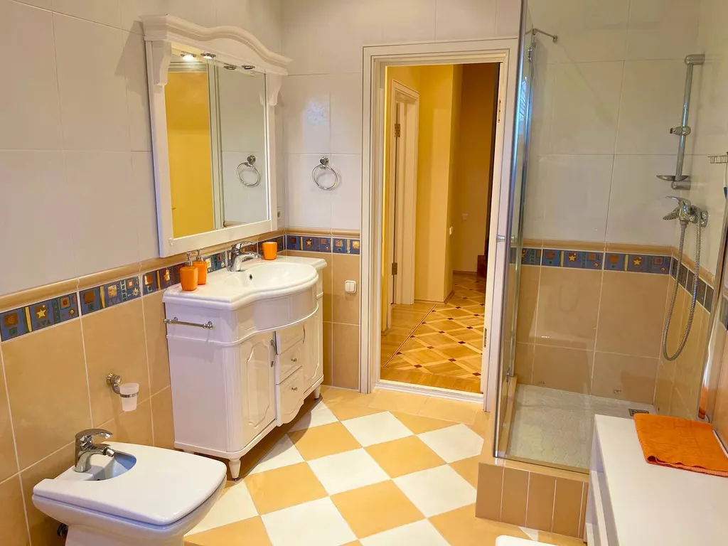 Котедж в классическом стиле с бассейном, сауной, бильярдом