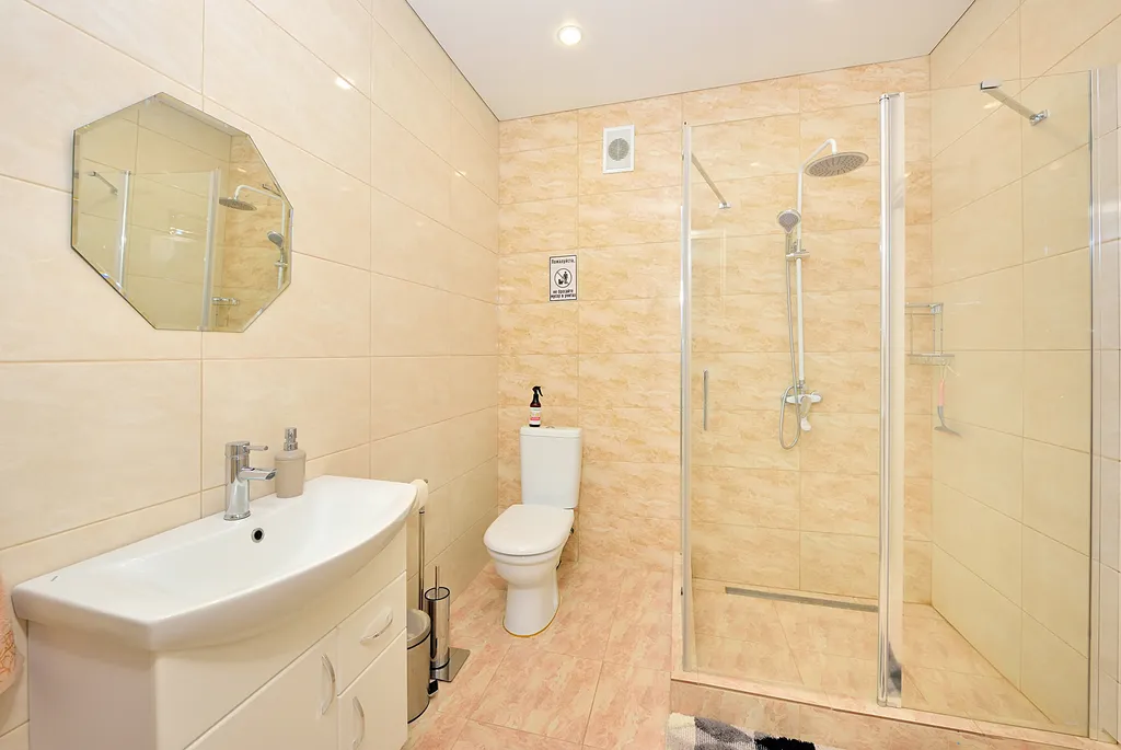 Уютный дом на берегу озера Банное