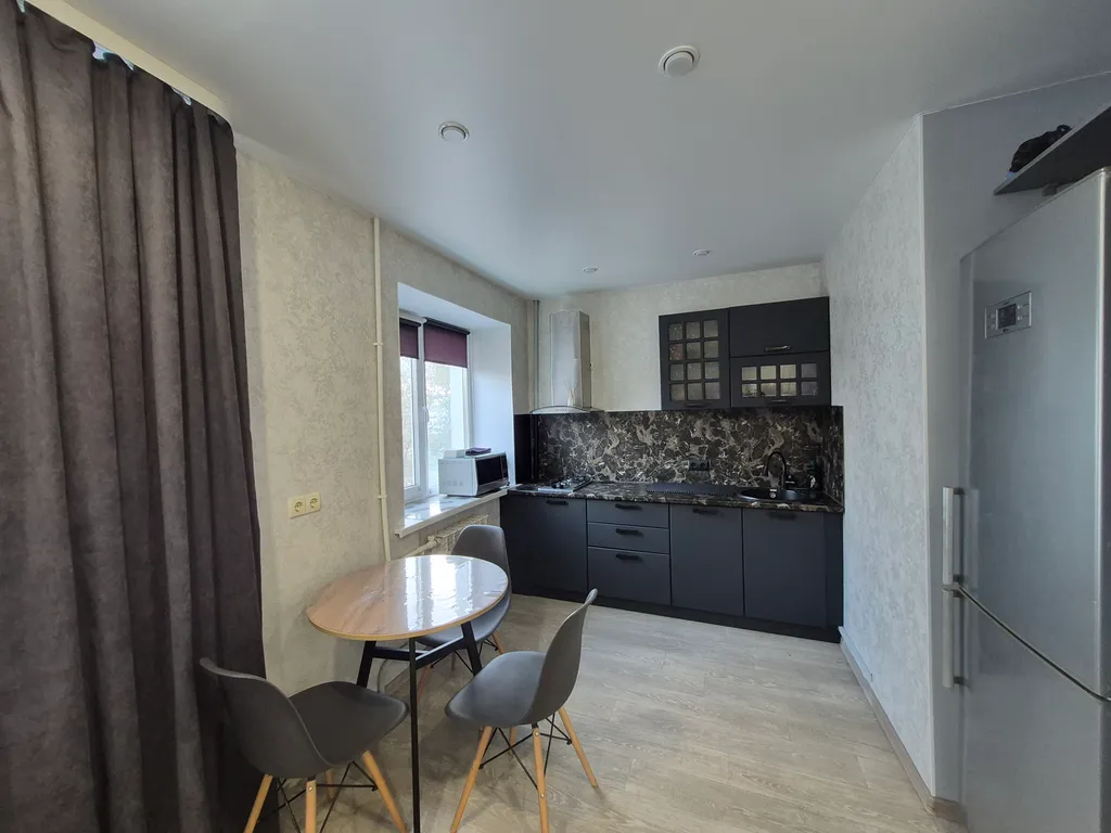 Просторная квартира-студия — аренда посуточно в Саратов