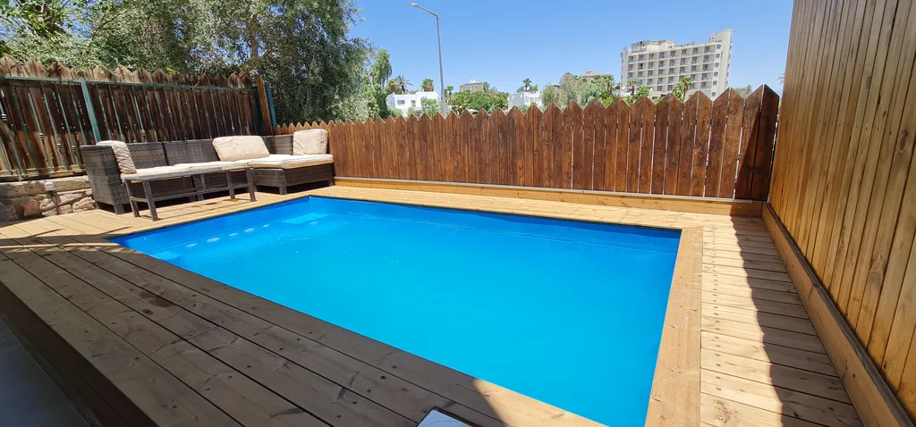 Квартира с чястном бассейном