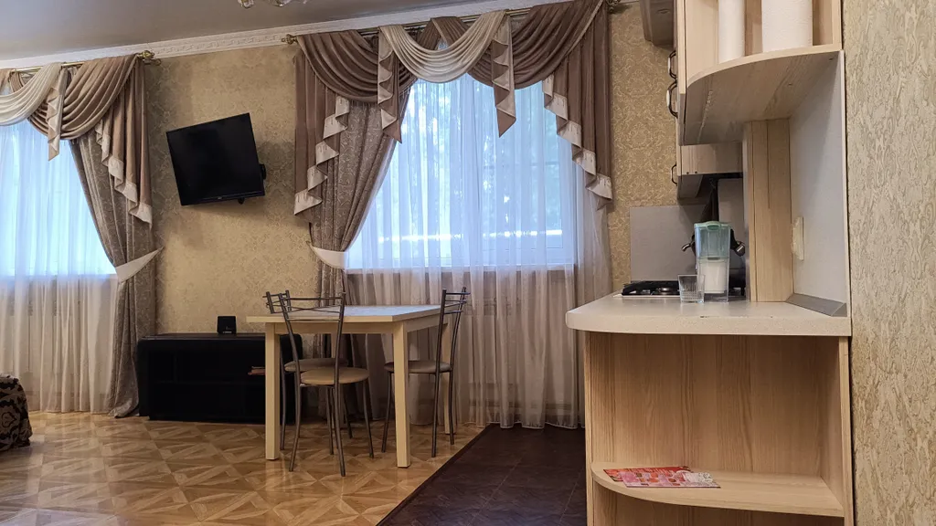 Уютная, светлая студия на первом этаже в тихом месте в центре города