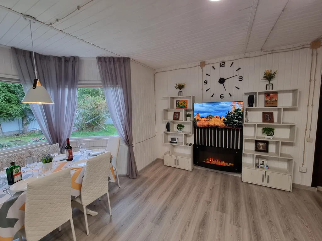 Коттедж Уютный загородный дом с большой гостиной — Стеклянный