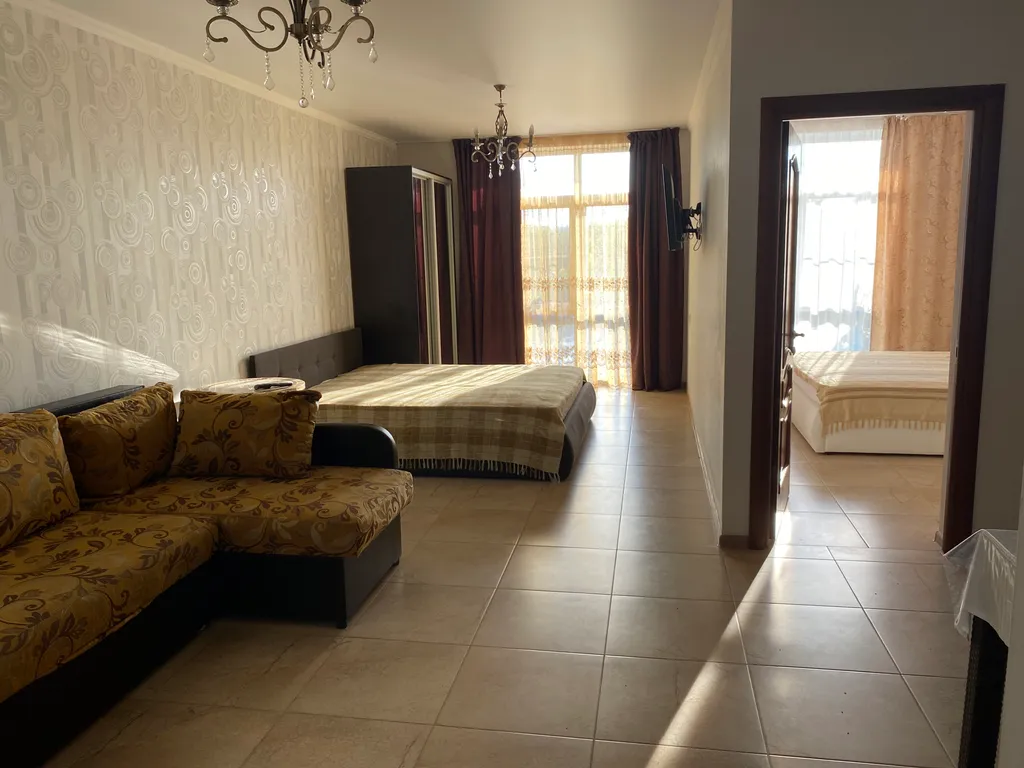 Дом в живописной деревне у моря с бассейном