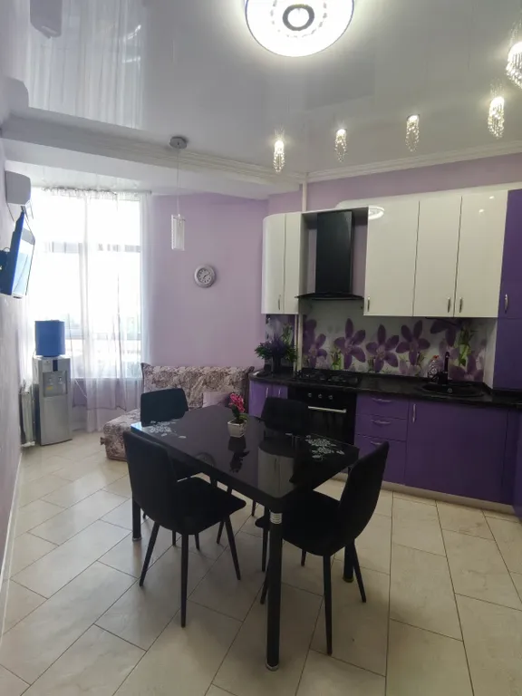 Евротрешка на берегу моря