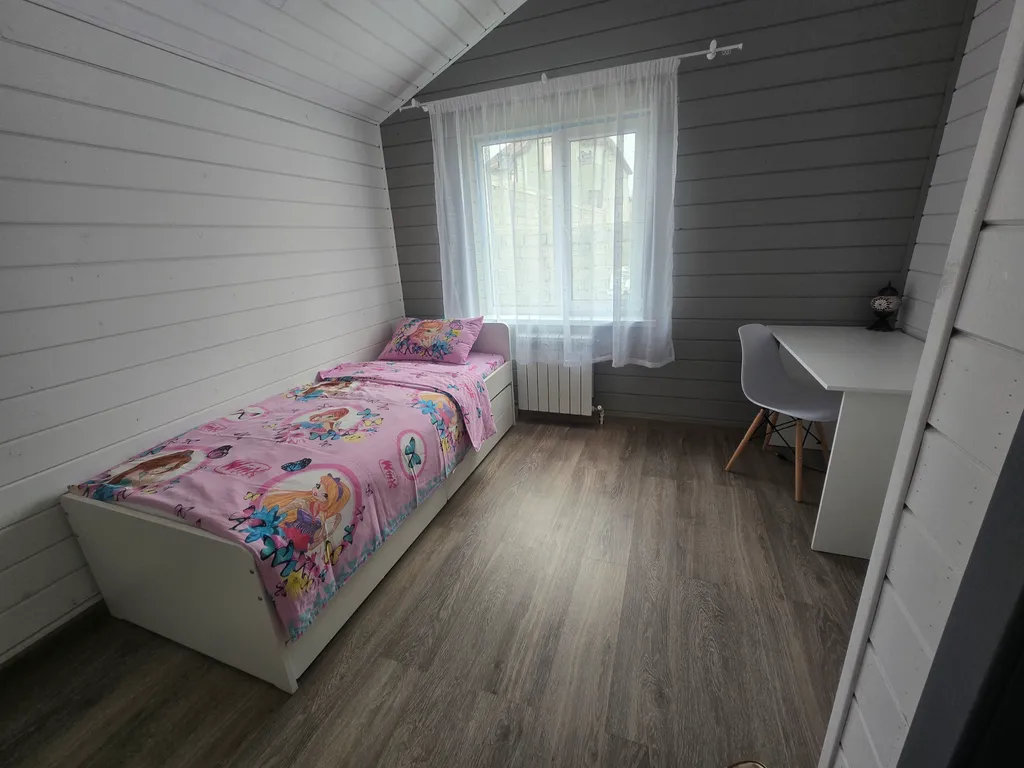 Дом коттедж в городе (в черте)