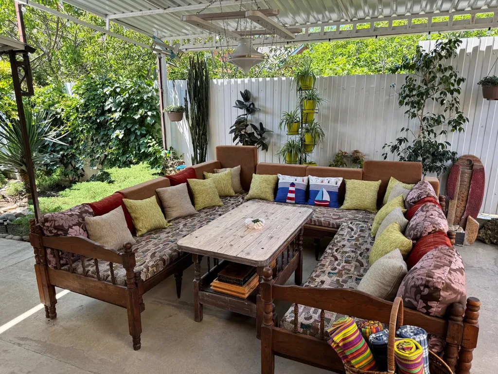 Домик с двуспальной кроватью и террасой