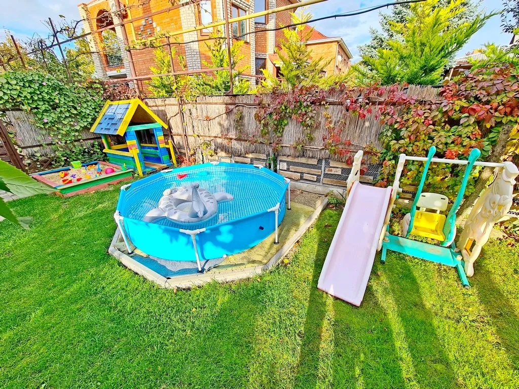 Коттедж у моря, детская площадка, бассейн,  костровая чаша, баттут.