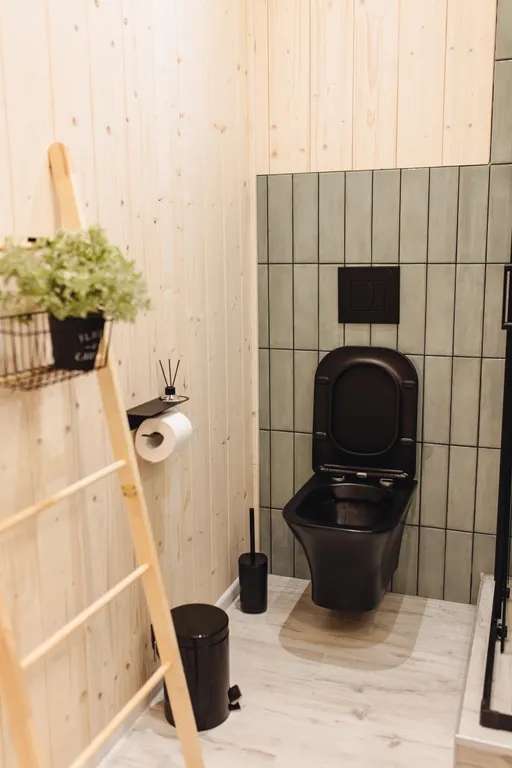 Домик в лесу с панорамными окнами