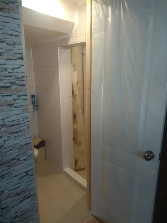 Уютный домик с собственным двором и видом на море, душ и туалет в доме