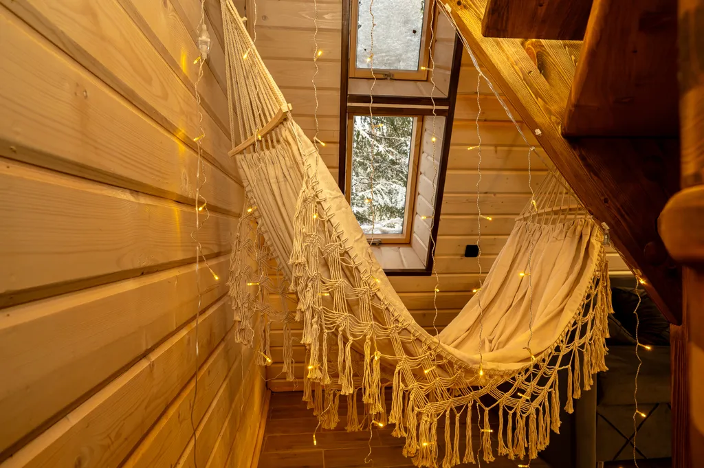 Стильный дом-шалаш с горячей купелью среди вековых сосен