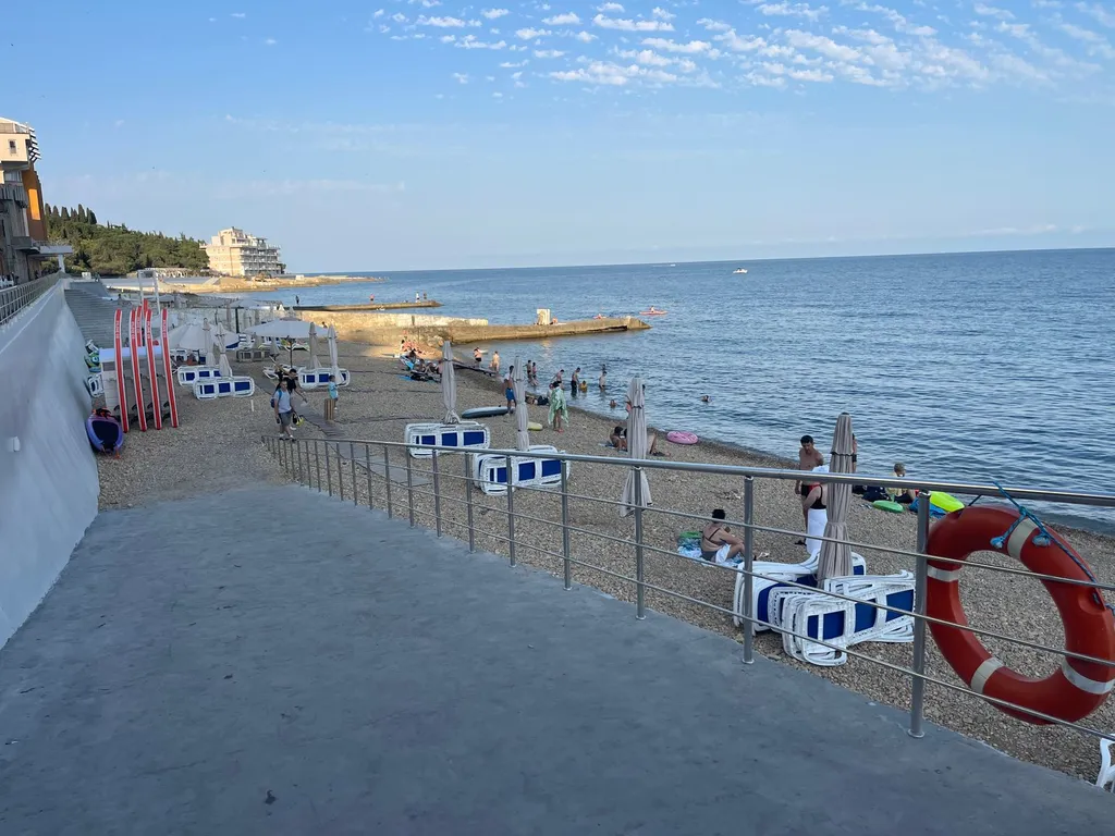 Студия с балконом зоной барбекю у моря