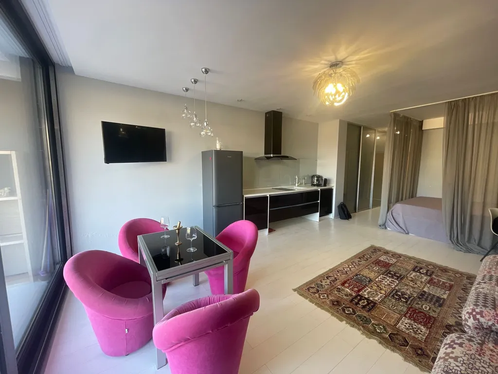 Апартамент с видом на море и горы