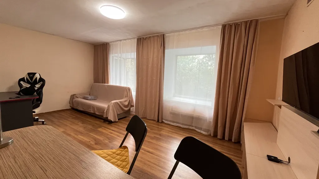 Дом у пруда