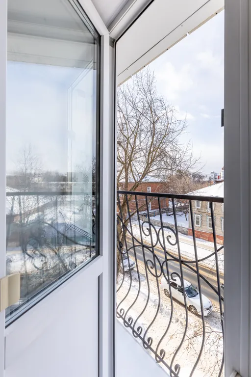 Евродвушка вблизи набережной