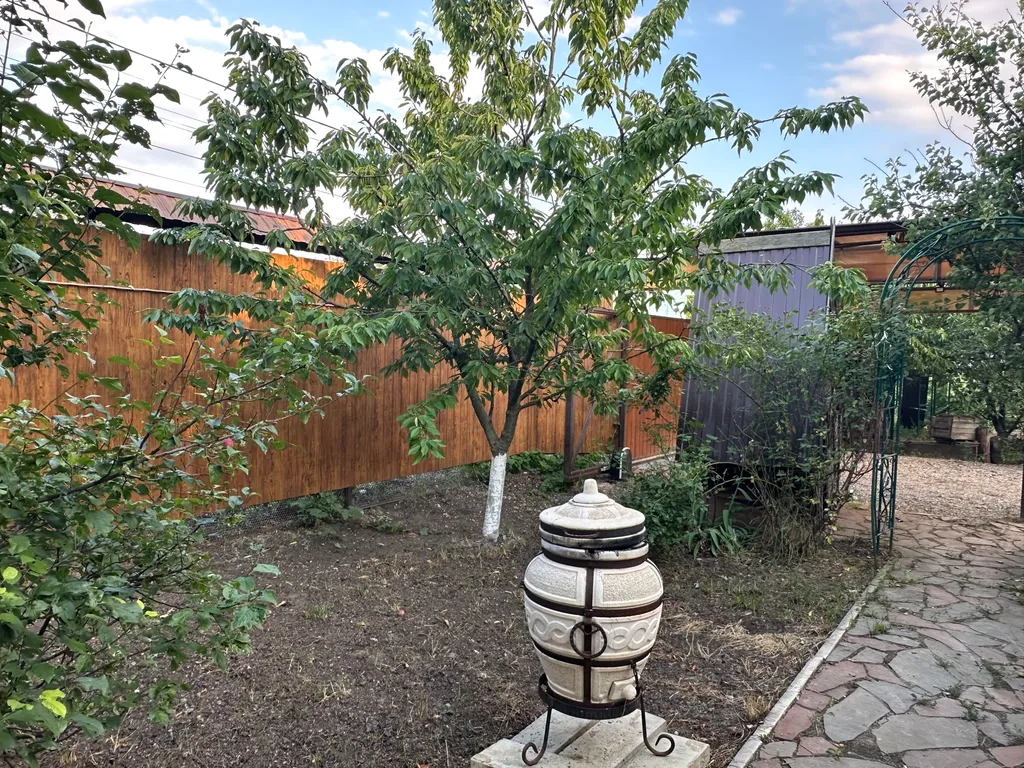 Уютный домик рядом с садом, хвойными деревьями, рядом с тц