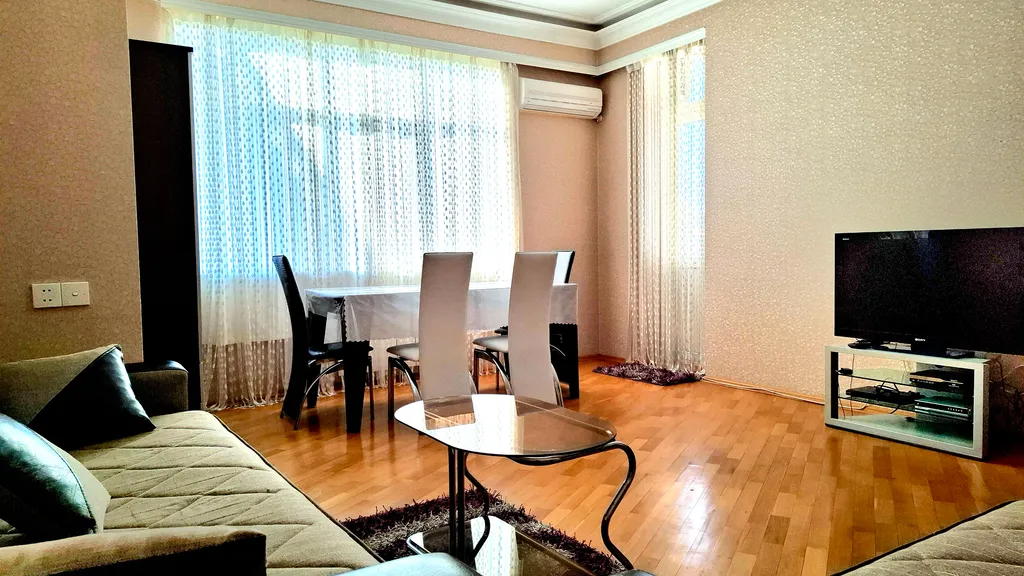 2-комнатная квартира в новопостроенном доме в центре — аренда посуточно в Баку