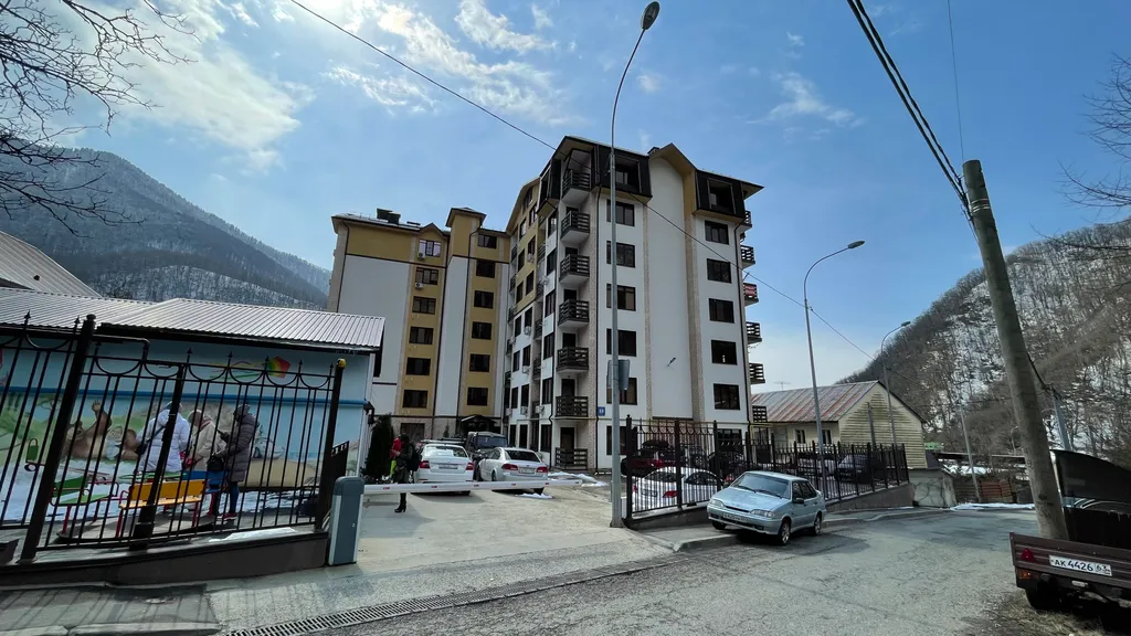 Шикарный вид на озеро и горы