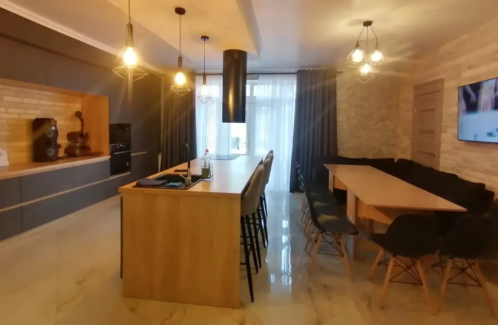 Уютный двухэтажный коттедж вблизи леса