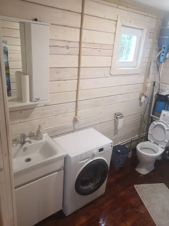 Домик с балконом