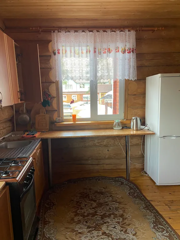 Дом  на  берегу озера Селигера