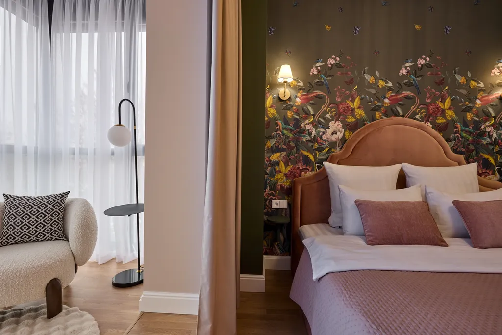 Уникальные яркие дизайнерские апартаменты