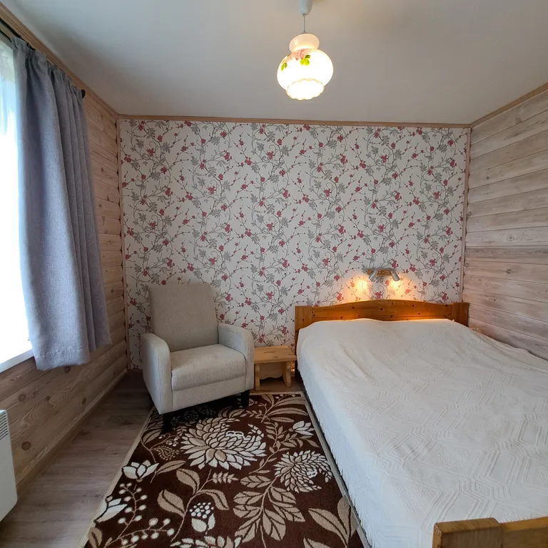 Дом с качелями