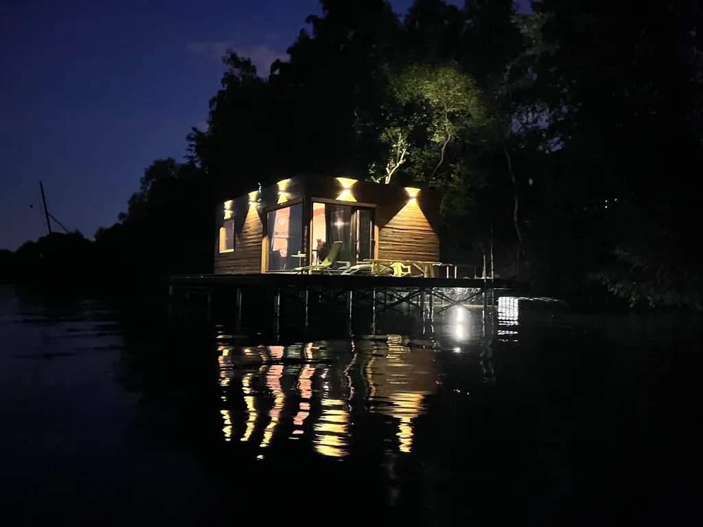 Коттедж Дом на воде с шикарным видом на большую воду и нереальные закаты — Подрезово