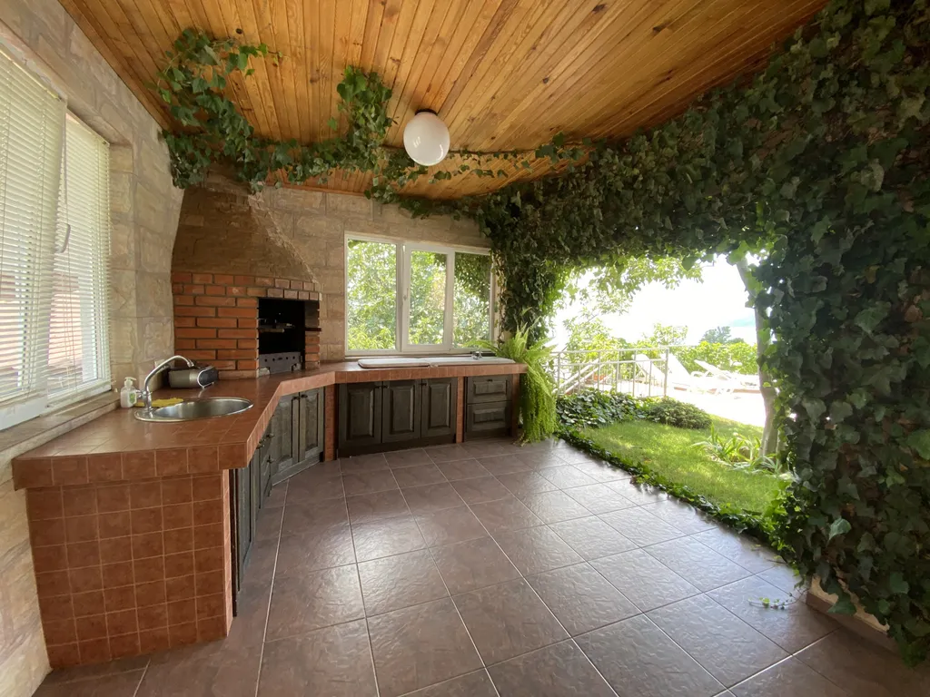 Этаж дома 500 метров от моря с бассейном