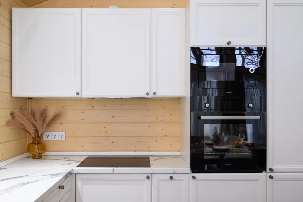 Дом с камином, баней и чаном в лесу у озера